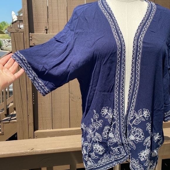 Blue Pepper Vintage open front top with stitched floral detail - Picture 4 of 13